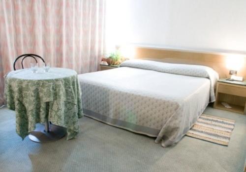 Hotel Thema Рокка-Сан-Джованні Екстер'єр фото